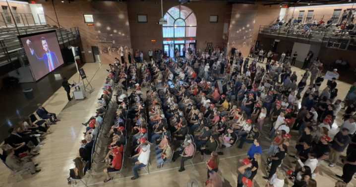 Hundreds of people mourn Charlie Kirk at U of A