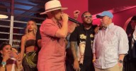 Vico C y la vieja escuela la montan en la residencia de Bad Bunny