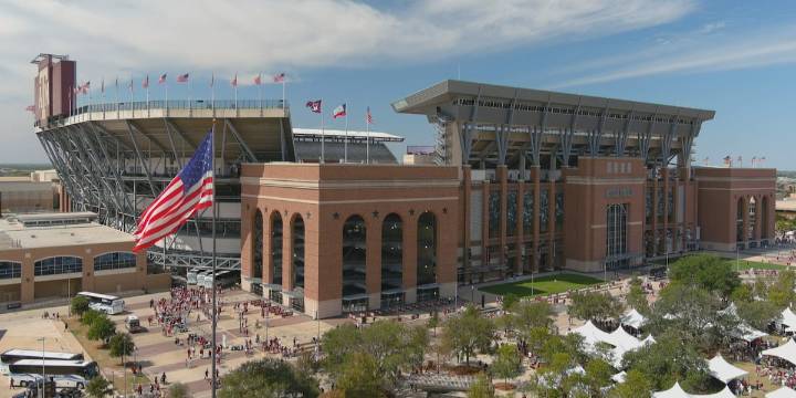 Texas A&M Football moves to No. 16 in AP poll