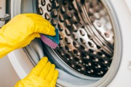 Cómo limpiar el sello de goma de tu lavadora: guía completa para eliminar malos olores y moho