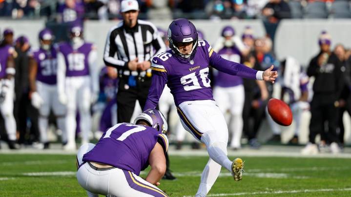 Following crucial miss by Koo in opener, Falcons sign former Vikings kicker Romo to practice squad