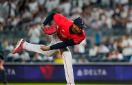 Aroldis Chapman firma extensión con los Medias Rojas para el 2026