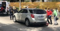 Motociclistas asesinan a dos mujeres que iban en una camioneta en Uruapan; una niña resultó herida