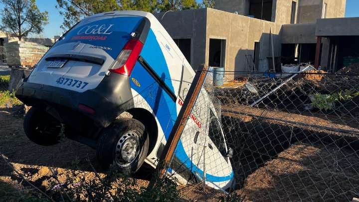 Robo de ambulancia: la persecución hasta la pileta de Funes incluyó disparos