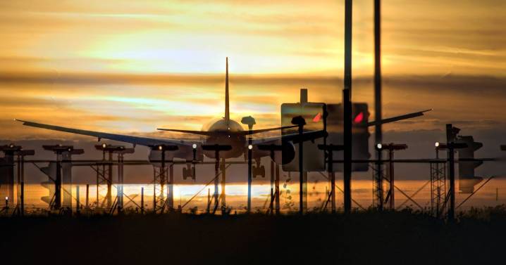 Technical glitch at Heathrow Airport prompts warning to passengers to check flights