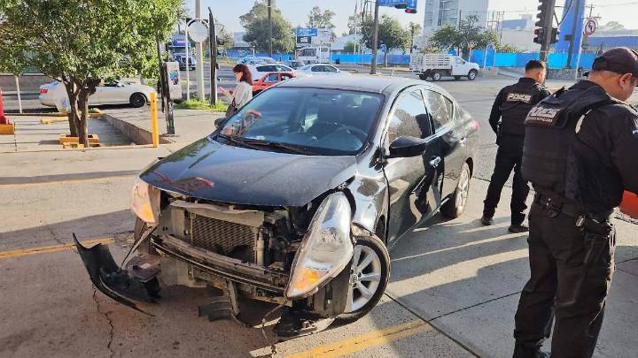 Semaforazo en Paseo Central y Universidad en Valle de Oro