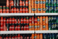 ¿Cuántos te tomas tú? Esta es la impactante cantidad de cucharadas de azúcar que tiene un refresco