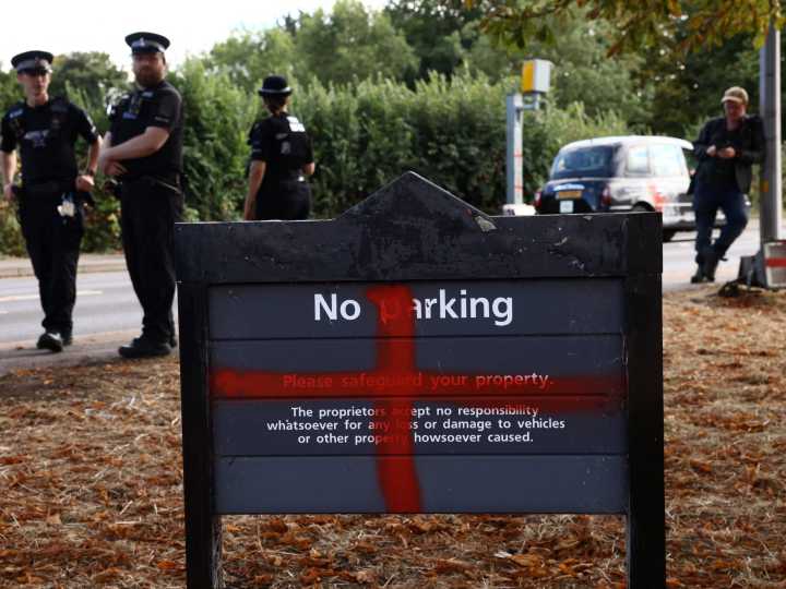 UK Muslims report vandalism, attacks amid controversial flag campaign