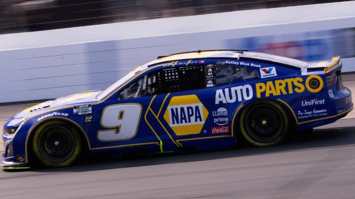 Chase Elliott pulls off thrilling win over Denny Hamlin in NASCAR Kansas race