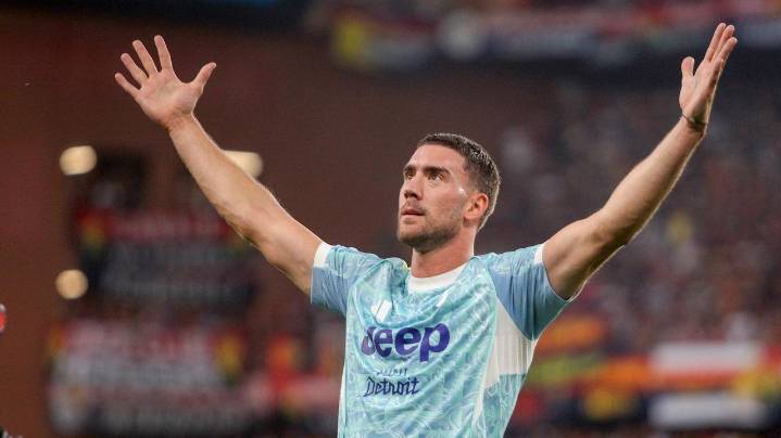 Dusan Vlahovic sweeps aside transfer speculation with another goal for Juventus