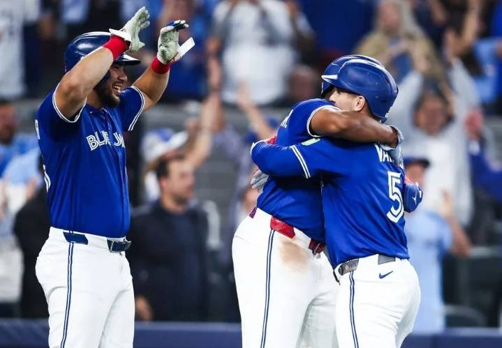 SIMMONS: A near perfect night for the imperfect Blue Jays