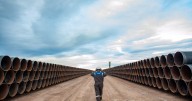 YPF analiza construir un segundo oleoducto paralelo a VMOS en Río Negro