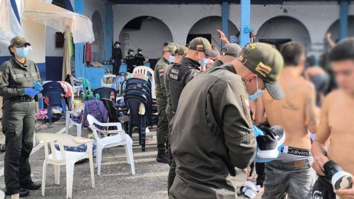 Operativos en Pereira: Policía traslada a integrante de Cordillera e incauta droga y armas en prisión