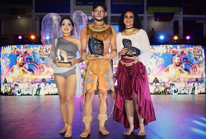 Ucabistas reciben triple reconocimiento en competencia regional de baile
