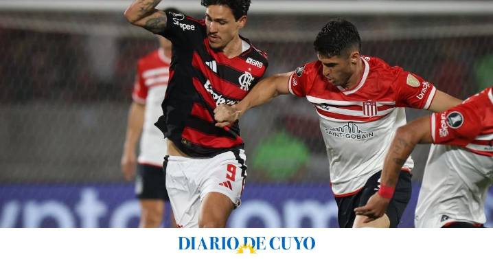 Estudiantes cayó en Brasil ante Flamengo, pero un gol sobre el final lo mantiene vivo