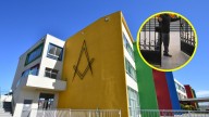 Aplican millonaria multa a colegio por dejar fuera a los alumnos que llegan tarde
