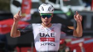 El UAE rescinde el contrato de Juan Ayuso y le afea la falta de “armonía” con el grupo