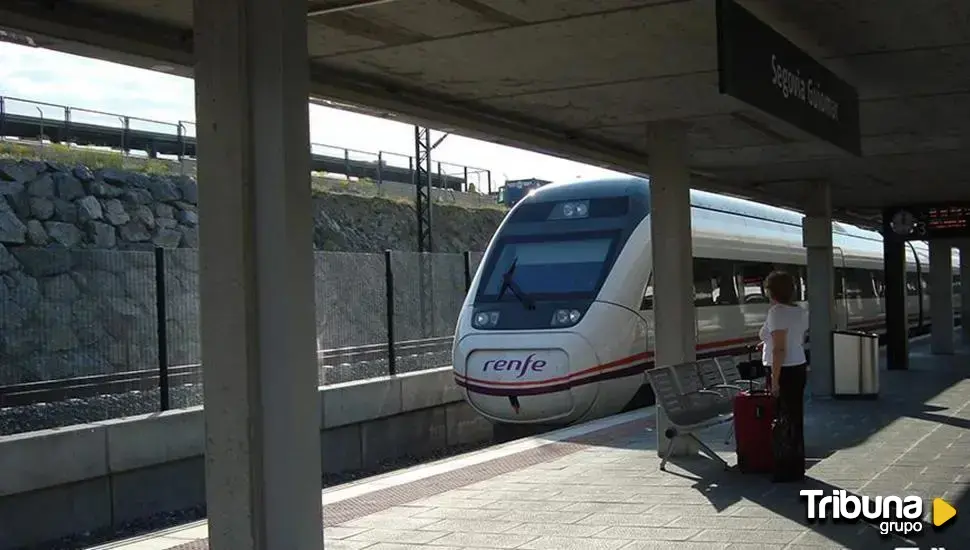 Renfe valora pedir una compensación económica a Castilla y León y Galicia por interrumpir el servicio de tren por los fuegos