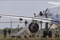 Llega a la Argentina el primer vuelo con ciudadanos deportados de Estados Unidos