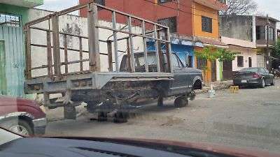 Analizan aumento de multa por obstrucción de banquetas