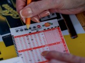 ¿A qué hora y cuándo es el sorteo del Powerball? Todo sobre el premio de $1.300 millones de dólares y cómo ganar la lotería