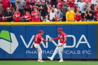 Marté robs Reynolds of tying homer in 9th, Reds beat Pirates 2-1 and close on Mets for wild card – Winnipeg Free Press