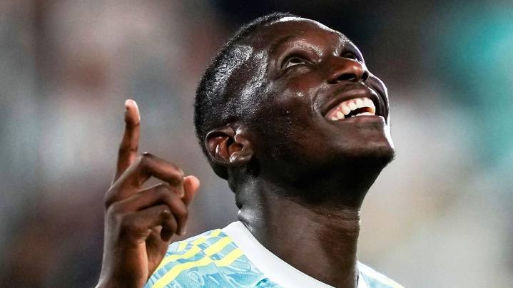 Tottenham signs France striker Kolo Muani on loan from PSG