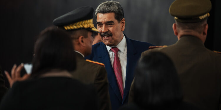 Asesores de Trump intensifican esfuerzos para desestabilizar el régimen de Maduro en Venezuela, según informes de The New York Times.