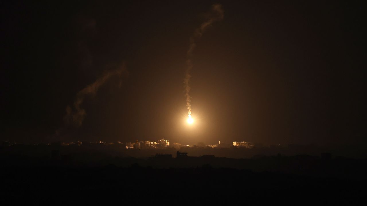 Israel bombardea intensamente la Franja mientras sus tropas avanzan por tierra: «Gaza arde»