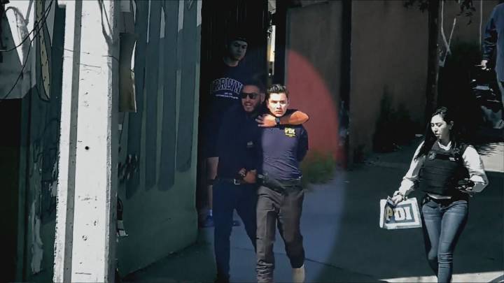 ¿Dónde está el policía?: verdaderos atraparon a los falsos