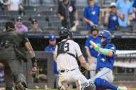 Estrella de los Azulejos y su mejor bateador actualmente sufre lesión ante los Yankees en plena serie en disputa por la División Este de la Liga Americana