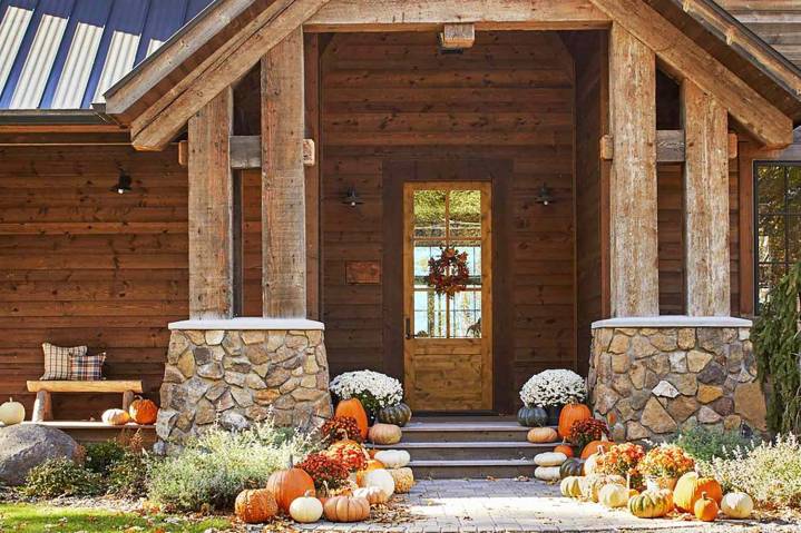 5 Decorating Mistakes That Are Making Your Front Porch (and Home) Look Outdated
