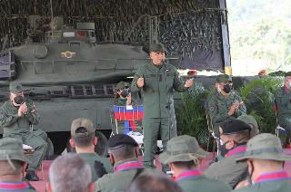 Padrino López: “Señores imperialistas, piensen bien lo que van a hacer”