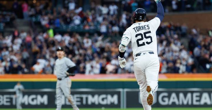 Detroit 6, Chicago 0: Dominance in Detroit