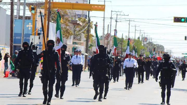 Disfrutan miles de juarenses del Desfile por el 215 aniversario de la Independencia de México