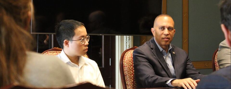 GOP ‘Irresponsible’ to Recess Ahead of Shutdown, Jeffries Says