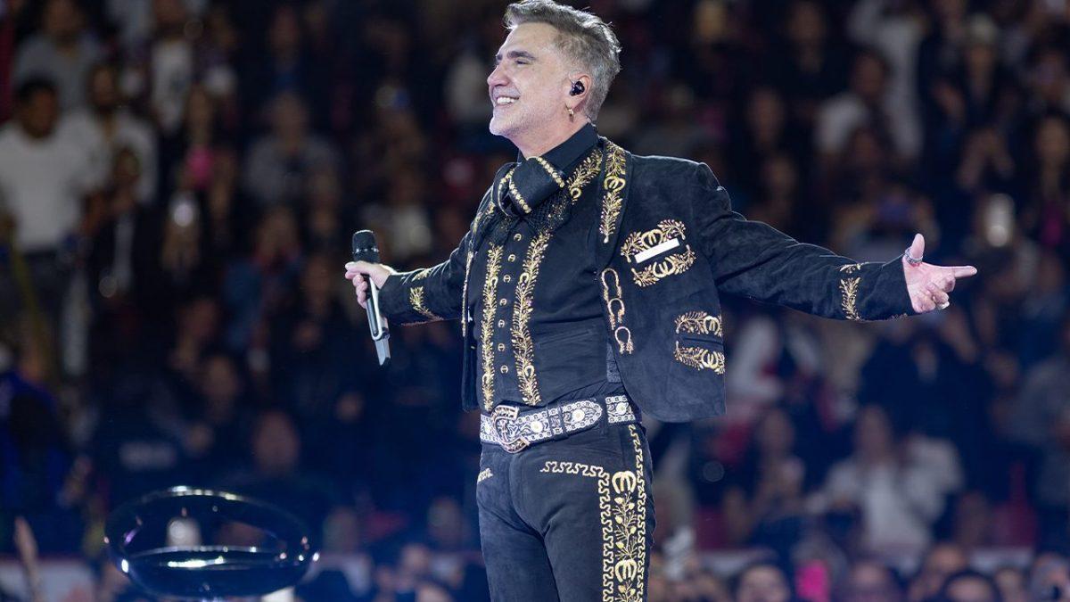Alejandro Fernández suspende conciertos por enfermedad