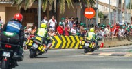 La Guardia Civil detiene a doce personas por cortar el paso de la Vuelta Ciclista en plena etapa en Asturias