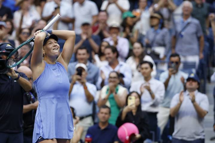 Deadspin | Amanda Anisimova gets revenge, beats Iga Swiatek to reach U.S. Open semis