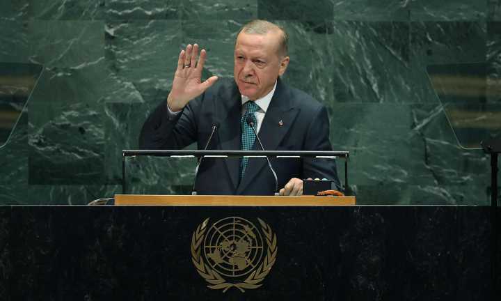 Erdogan raises Kashmir issue at UNGA, lauds India