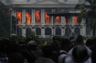 Se intensifican las protestas en Nepal con el incendio de sedes gubernamentales y residencias de políticos