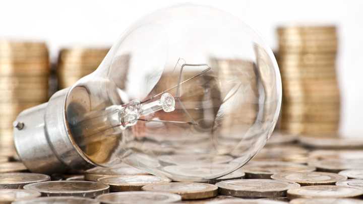 Agosto deja la factura de la luz más cara desde 2022: el usuario medio paga 80,71 euros