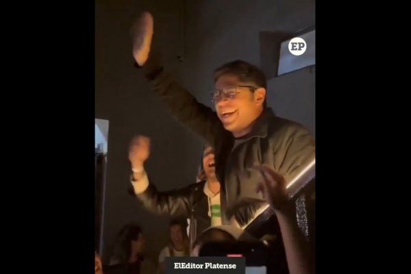 Axel Kicillof cantó el 'Alta coimera' con el público cuando fue a ver el recital de Los Fabulosos Cadillacs