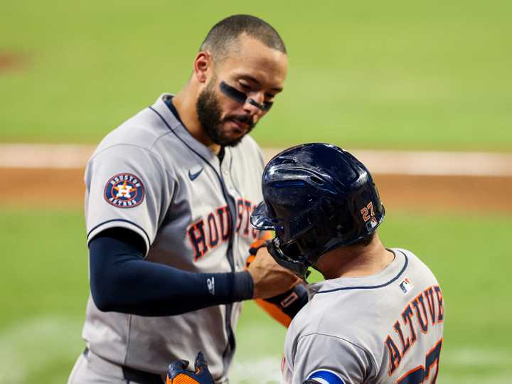 Altuve consigue su cuarta temporada con 25 jonrones