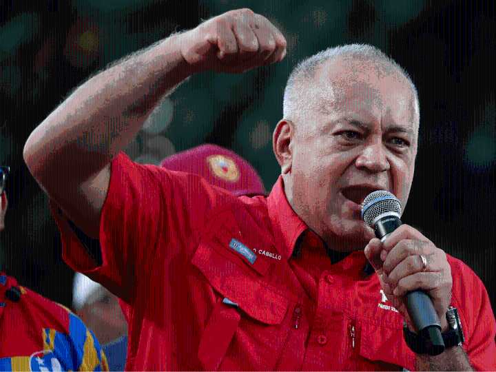Maduro prepara transición a "lucha armada", dice su ministro del Interior