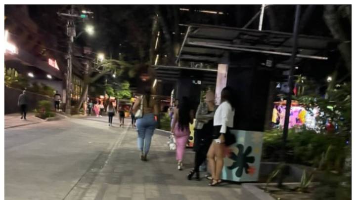 La explotación sexual sigue campeando en inmediaciones del Parque Lleras, en Medellín: “Hola, baby, llévame contigo”