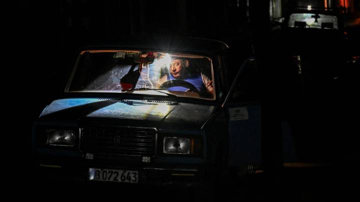 Cuba's electrical grid collapses in nationwide blackout