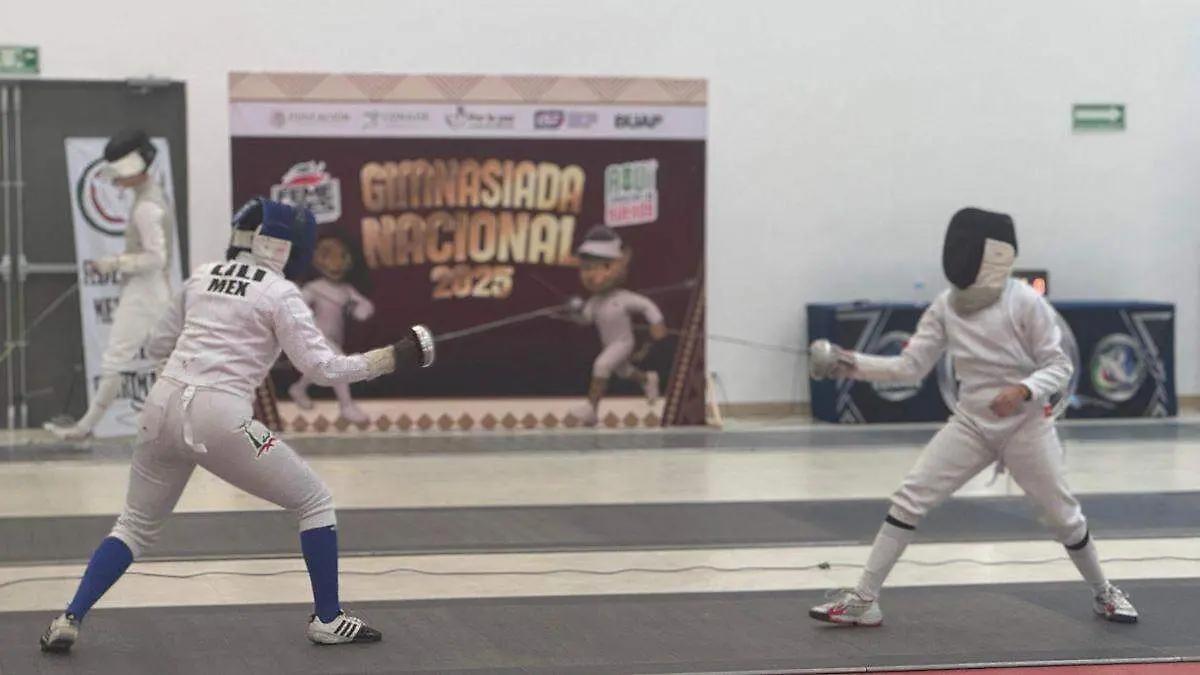 Esgrimistas hidalguenses, entrenan sin rumbo