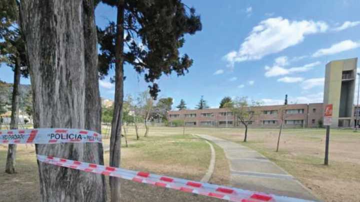 Un alumno de 13 años se descompensó y murió durante una clase de Educación Física en Carlos Paz