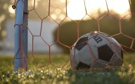 Muere excanterano del Arsenal tras sufrir 'lesión cerebral' durante un partido de futbol